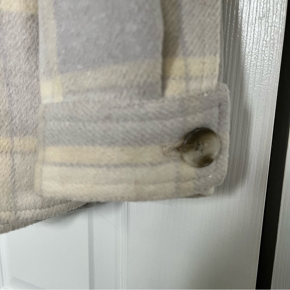 Old Navy plaid shacket - Picture 3 of 5